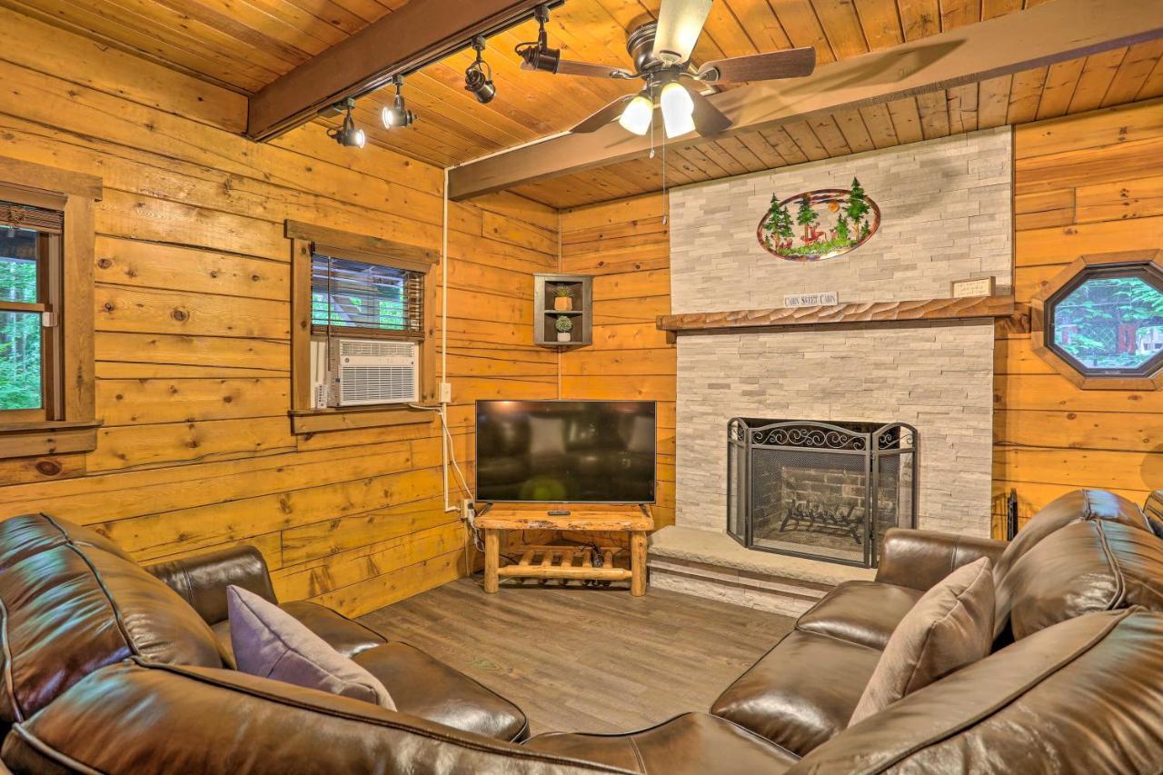 Ferienhaus Pocono Log Fireplace, Fire Pits And Amenities