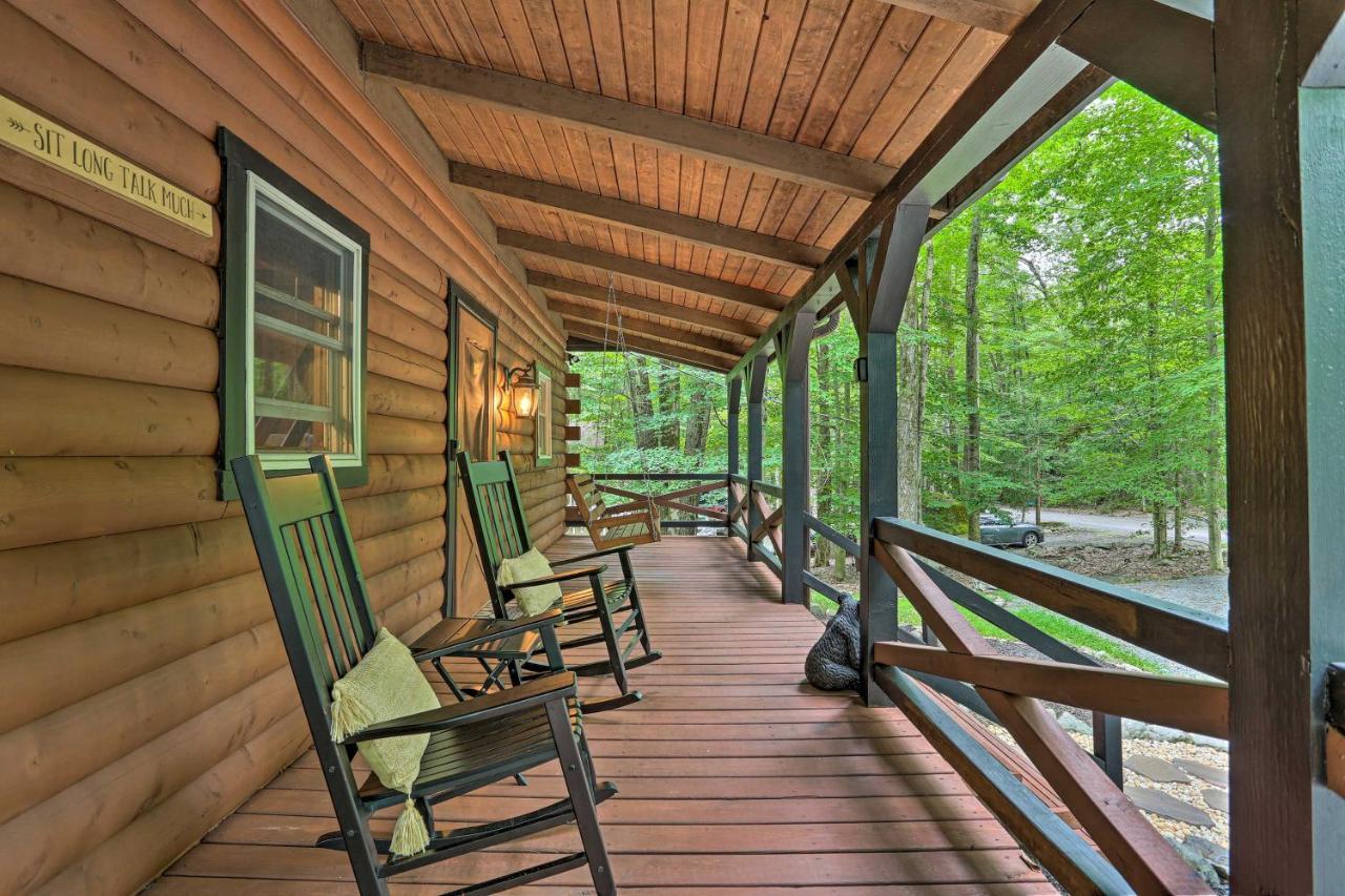 Pocono Log Fireplace, Fire Pits And Amenities * Pocono Lake