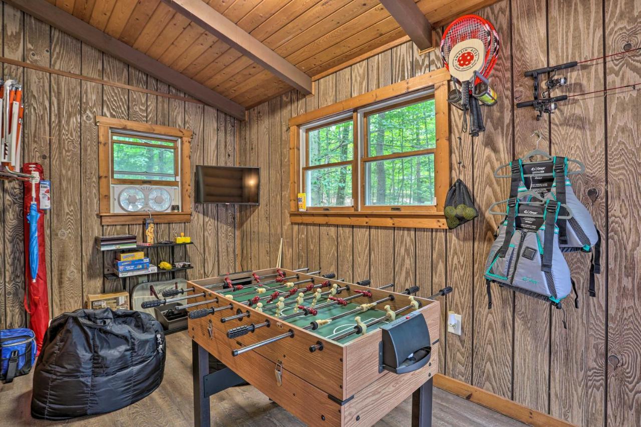 Pocono Log Fireplace, Fire Pits And Amenities Ferienhaus *